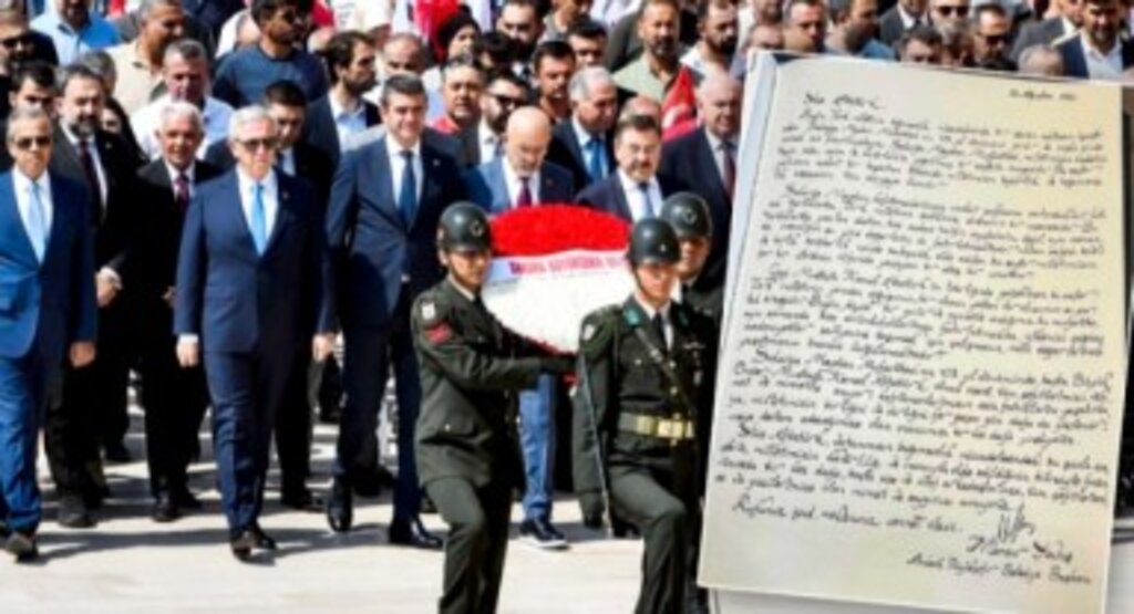 Mansur Yavaş Anıtkabir Özel Defteri’ne yazdı: Zaferin simgesi…