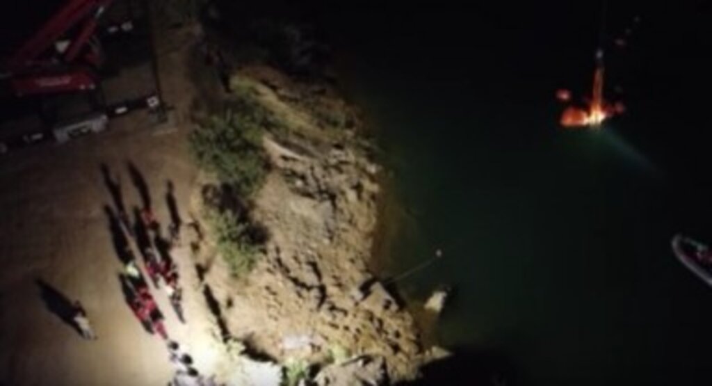 Orman Yangınına Müdahale Eden Helikopterin Enkazı JAK ve SAK Timleri Tarafından Başarıyla Çıkarıldı