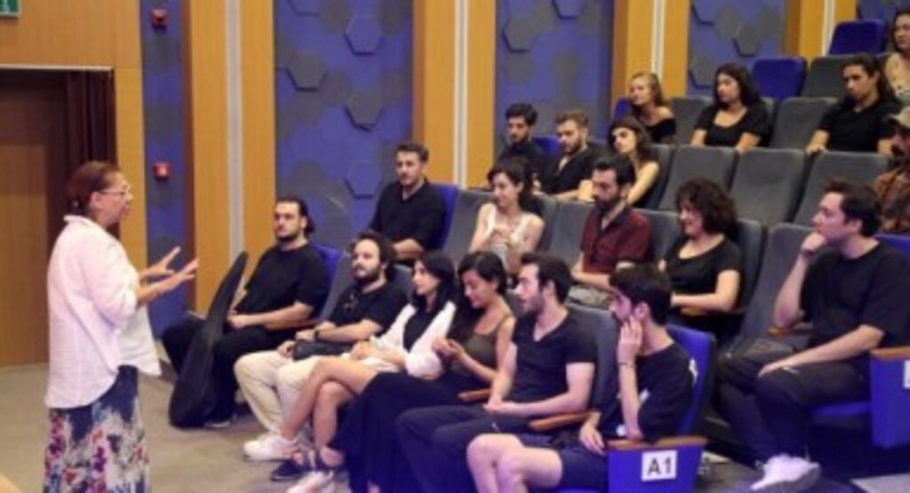 Tiyatronun Büyülü Dünyası Yeni Yüzlerine Kavuştu