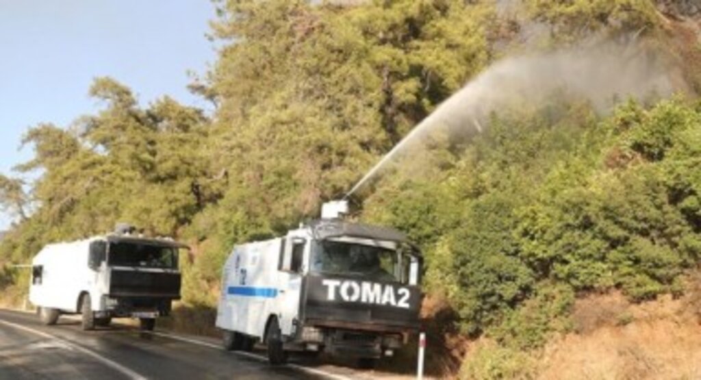 TOMA’lardan yangın söndürmeye destek