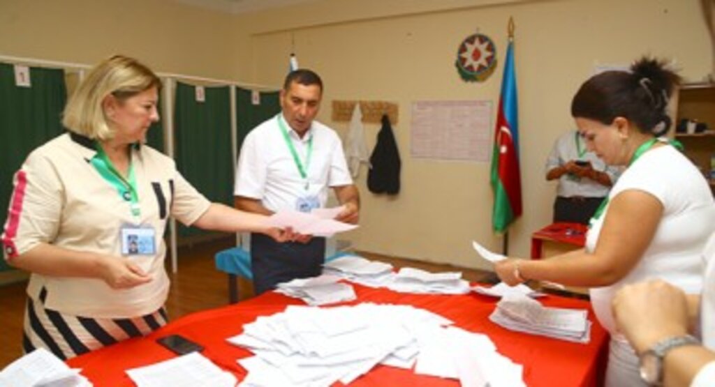 Azerbaycan’daki Milli Meclis seçimlerinde resmi olmayan ilk sonuçlar açıklandı