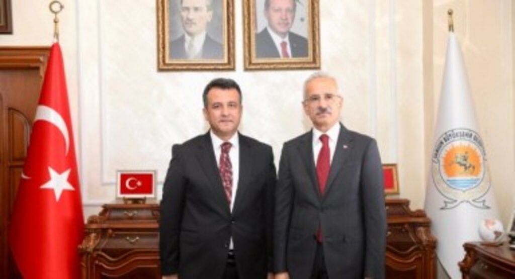Başkan Doğan, Ulaştırma ve Altyapı Bakanı Abdulkadir Uraloğlu'nu Belediyede Ağırladı