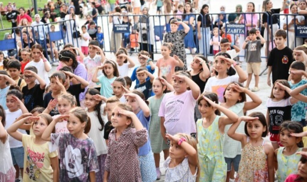 Büyükşehir Belediyesi'nden Okula Dönüş Hediyesi