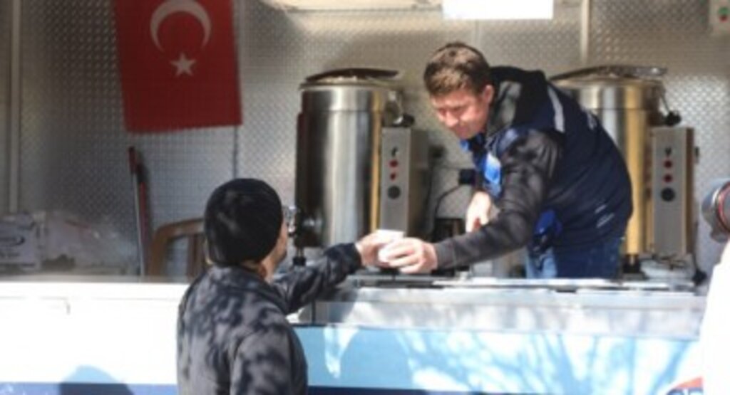 Büyükşehir’in Üniversite Öğrencileri İçin Çorba Hizmeti Başladı 