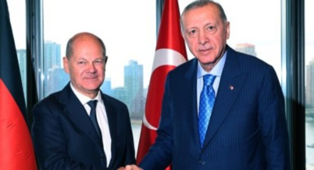 Cumhurbaşkanı Erdoğan, New York’taki Türkevi’nde Pezeşkiyan ve Scholz ile görüştü