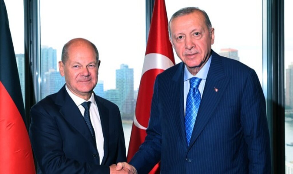 Cumhurbaşkanı Erdoğan, New York’taki Türkevi’nde Pezeşkiyan ve Scholz ile görüştü