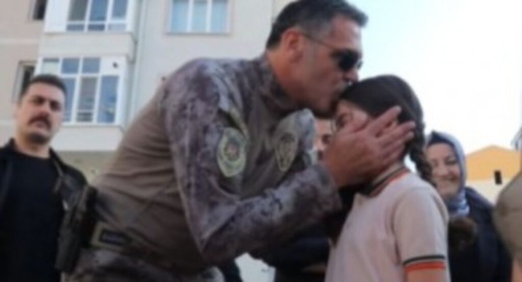 Emniyet Müdürü Gönülleri Isıttı, Şehit Kızını Okula Bıraktı
