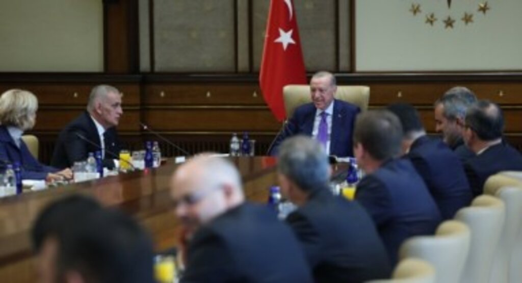 Erdoğan, TFF Başkanı Hacıosmanoğlu ve heyetini kabul etti