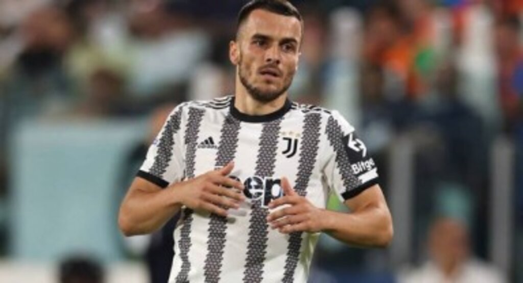 Filip Kostic, Fenerbahçe’ye imza atıyor