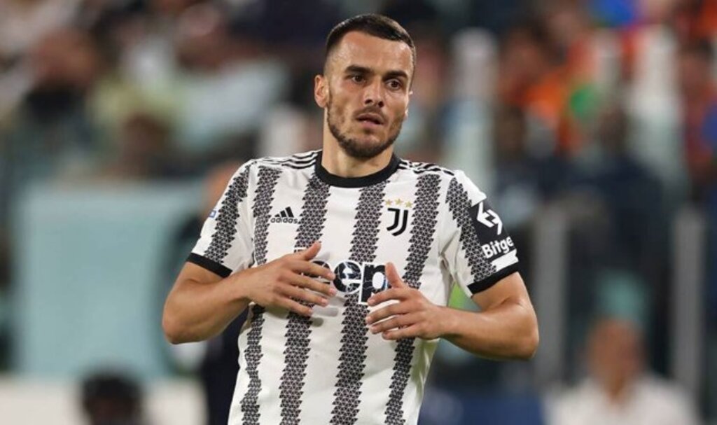 Filip Kostic, Fenerbahçe’ye imza atıyor