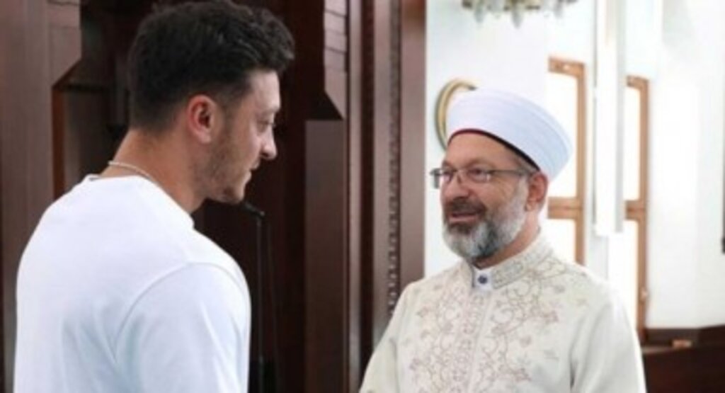 Mesut Özil, Diyanet İşleri Bakanı Ali Erbaş ile bir araya geldi
