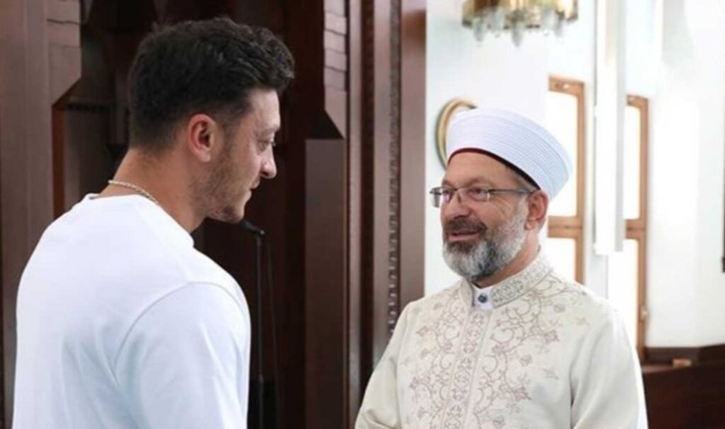 Mesut Özil, Diyanet İşleri Bakanı Ali Erbaş ile bir araya geldi