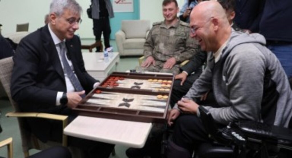 Sağlık Bakanı Prof. Dr. Kemal Memişoğlu: “Bu ülke size çok şey borçlu”