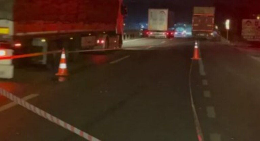 Tıra arkadan çarpan motosikletin 18 yaşındaki sürücüsü öldü
