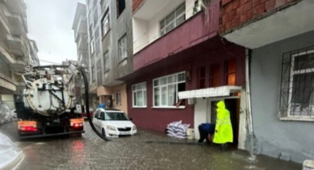 Trabzon’u sel vurdu!