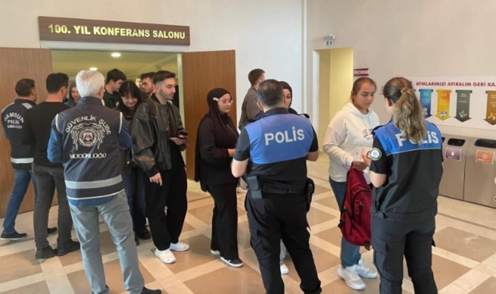 Üniversite Öğrencilerine Güvenlik ve Farkındalık Eğitimi