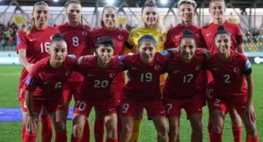 A Millî Kadın Futbol Takımımız, Avrupa Futbol Şampiyonası şansını rövanşa bıraktı
