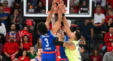 Anadolu Efes, Euroleague'de Barcelona'ya mağlup oldu
