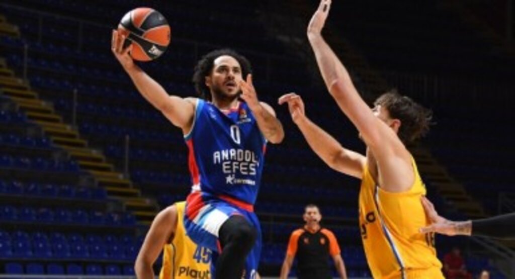 Anadolu Efes, Maccabi Playtika’ya Sırbistan’da boyun eğdi