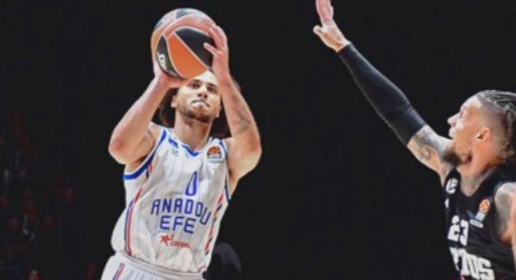 Anadolu Efes, son çeyrekteki oyunuyla Bologna’yı devirdi