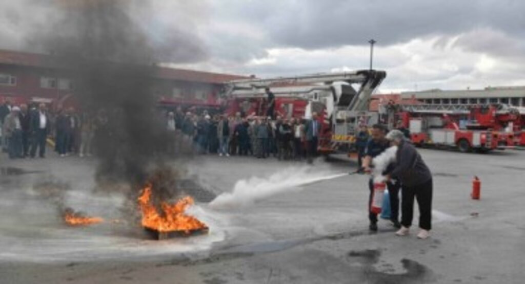 Ankara İtfaiyesinden ABB'nin Emekli Lokali Üyelerine Eğitim ve Tatbikat 