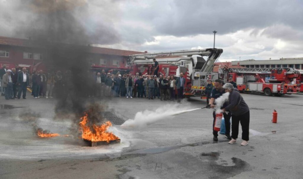 Ankara İtfaiyesinden ABB'nin Emekli Lokali Üyelerine Eğitim ve Tatbikat