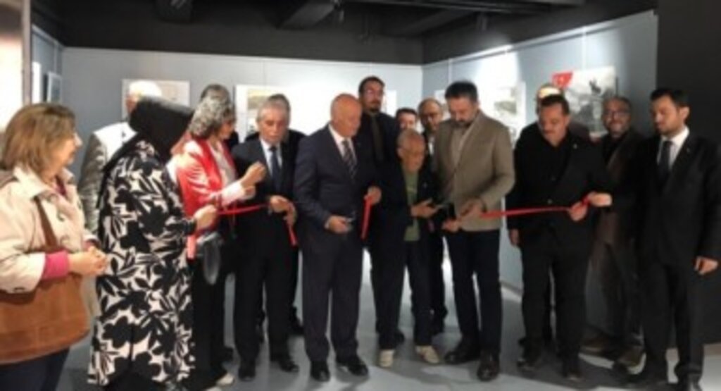 Ankara’nın başkent ilan edilişinin 101. yılına özel fotoğraf sergisi açıldı: ” Bu sergi, Ankara’nın benim için ayrı bir yer taşımasının sebebini de anlatıyor”