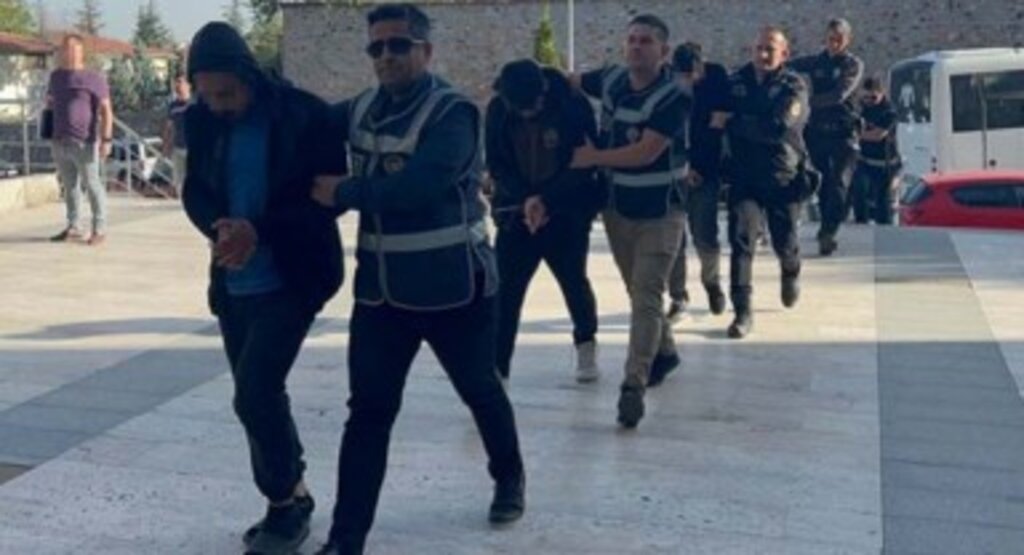 Antalya dahil 19 ilde dolandırıcılık! Çete lideri berberden 1,2 milyarlık vurgun