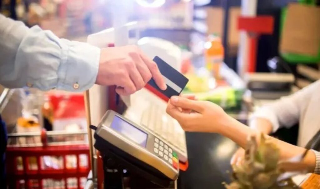 Banka ve kredi kartıyla yapılan harcamaların en yüksek payı, market ve avmlerde