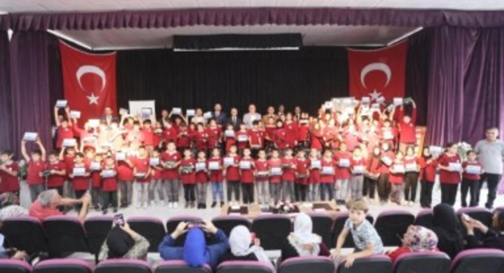 Başkan İbrahim Sandıkçı'dan Öğrencilere Ödül