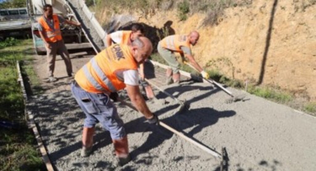 Başkan İbrahim Sandıkçı: “Güvenli ve konforlu yolları hemşehrilerimizin hizmetine sunuyoruz” 