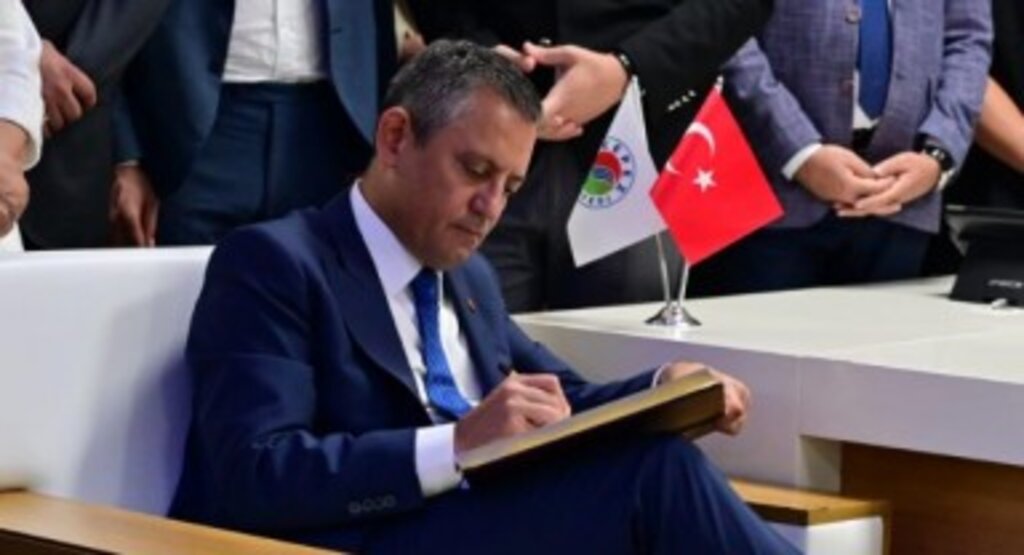 CHP Genel Başkanı Özgür Özel, Kepez Belediyesi'ni ziyaret etti: