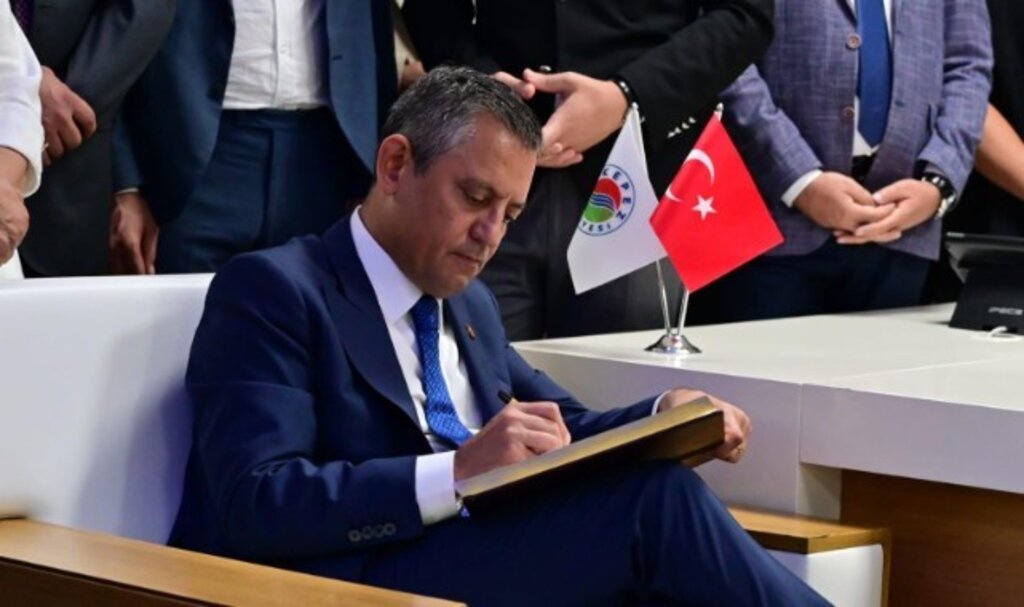 CHP Genel Başkanı Özgür Özel, Kepez Belediyesi'ni ziyaret etti: