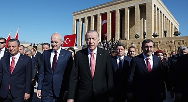 Devlet erkanı Anıtkabir'de!