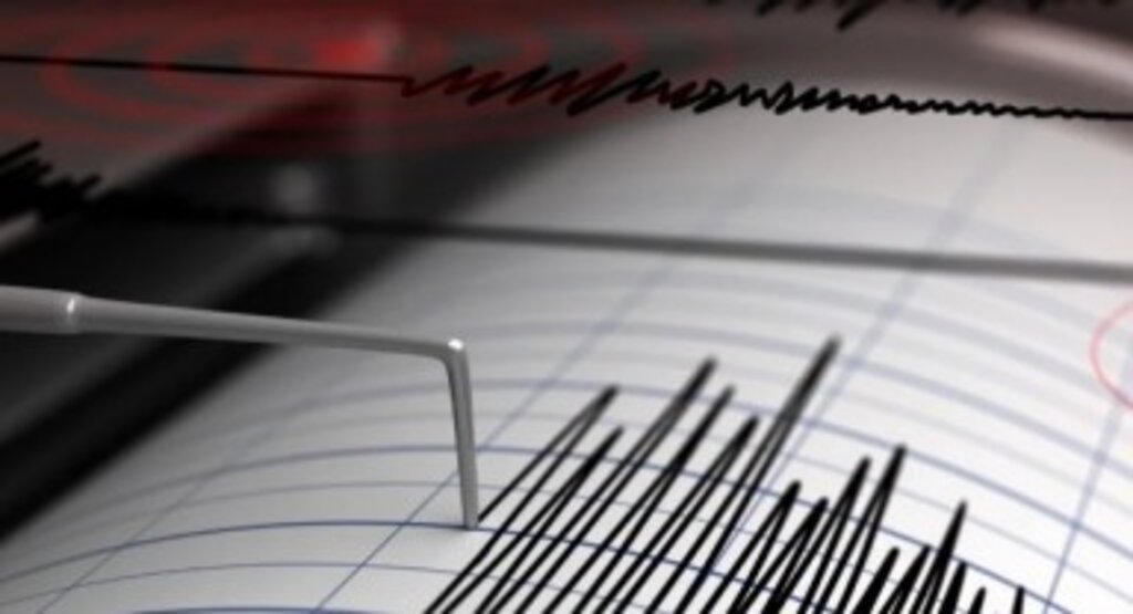 Elazığ ve Diyarbakır'da şiddetli deprem