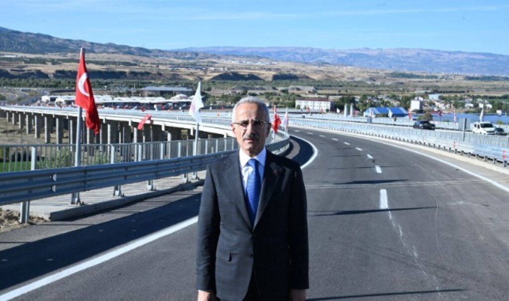 İki Dev Projede İmzalar Atılıyor!