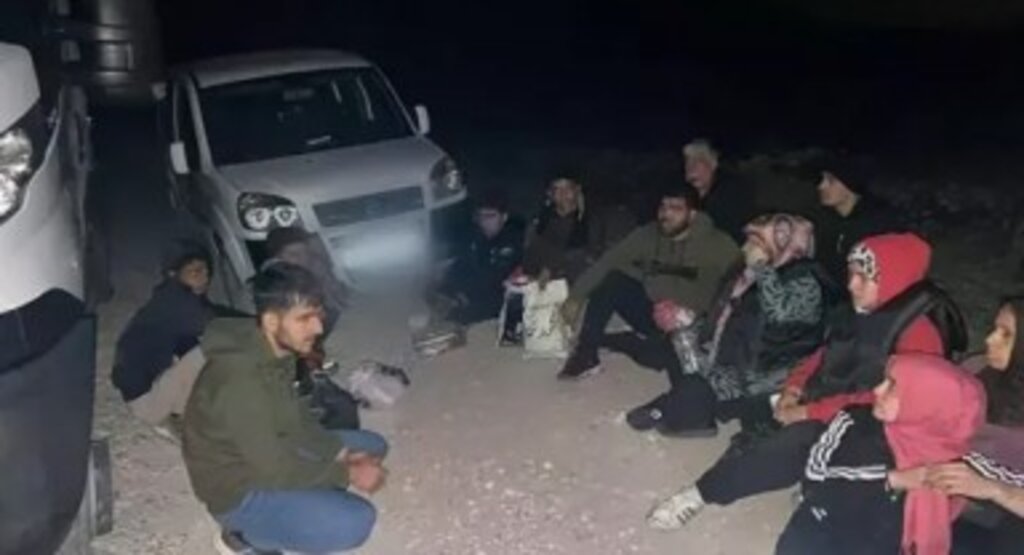 İzmir Kıyılarında Düzensiz Göçmen Operasyonu: 110 Kurtarıldı, 64 Yakaland