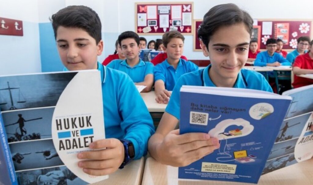 Öğrenciler, eşitlik, hukuk ve adalet bilincini öğreniyor
