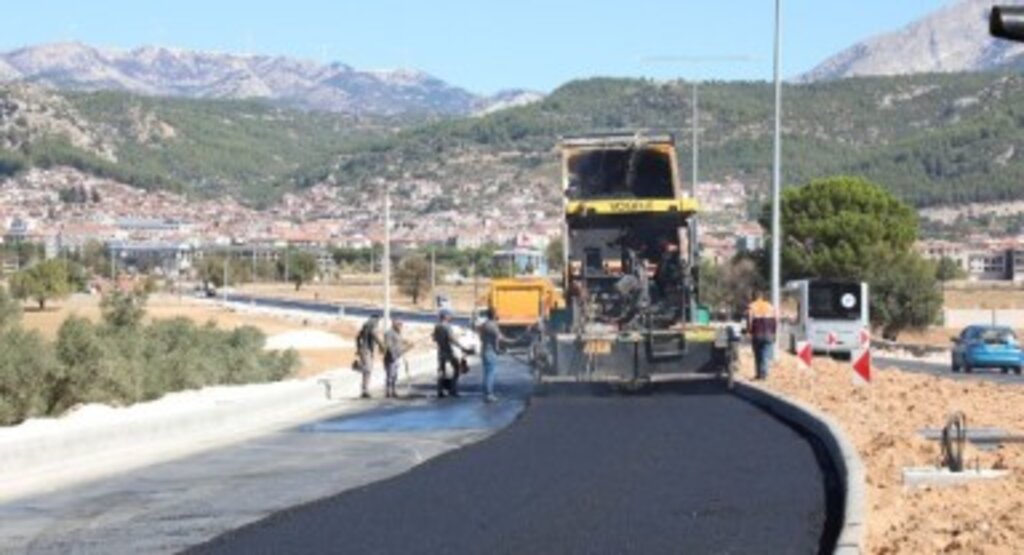 Otogar Yolunda 3. Kat Sıcak Asfalt Çalışması Başladı 