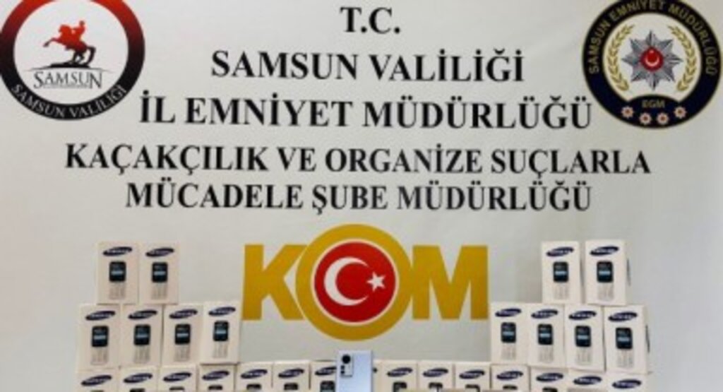 Samsun'da iş yerine baskın 37 kaçak telefonla yakalandı