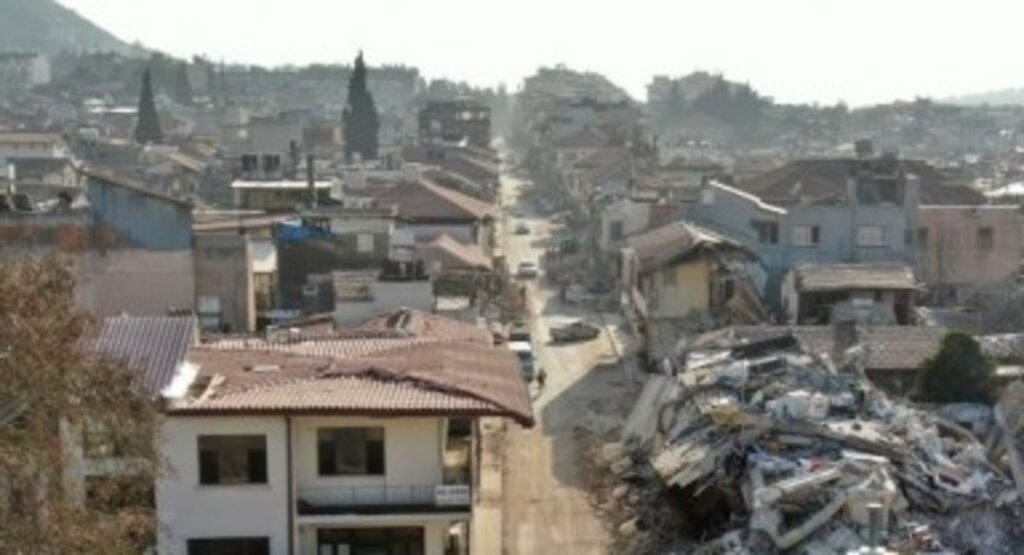 Son dakika: Hatay’da depremzedelere konteynerleri boşaltmaları için iki gün süre verildi