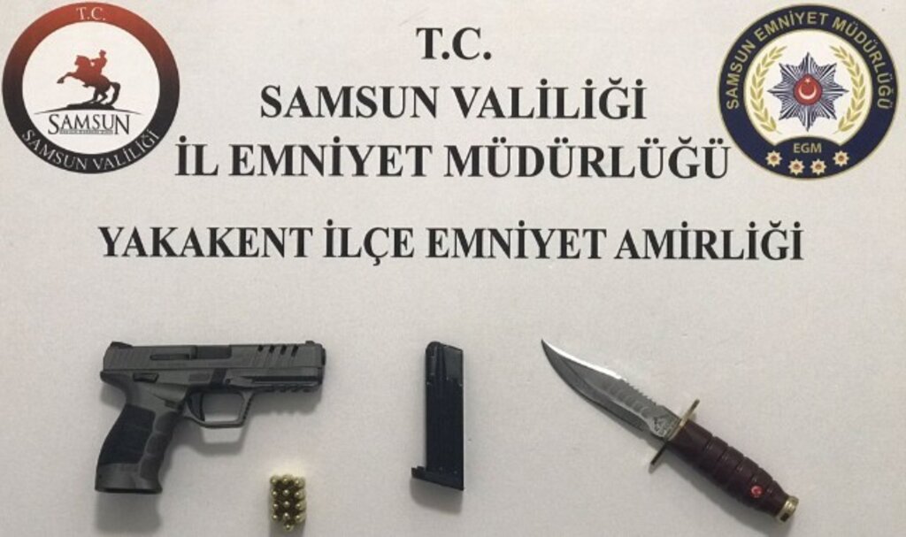 Yakakent’te Narko Alan Uygulaması: Şüpheli Araçta Silah ve Bıçak Ele Geçirildi