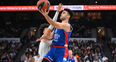 Anadolu Efes, Euroleague’de Paris Basketbol’a diş geçiremedi