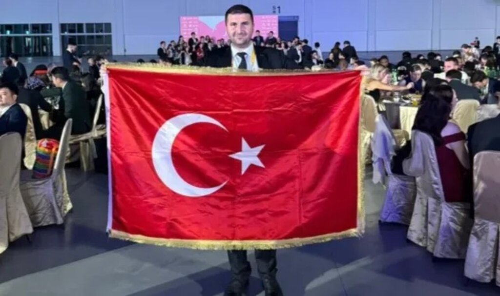 Dünya birincisi oldu: TUSAŞ şehitlerine adadı