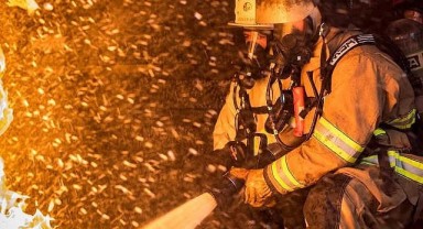 Fabrikada yangın çıktı: Çok sayıda ekip sevk edildi