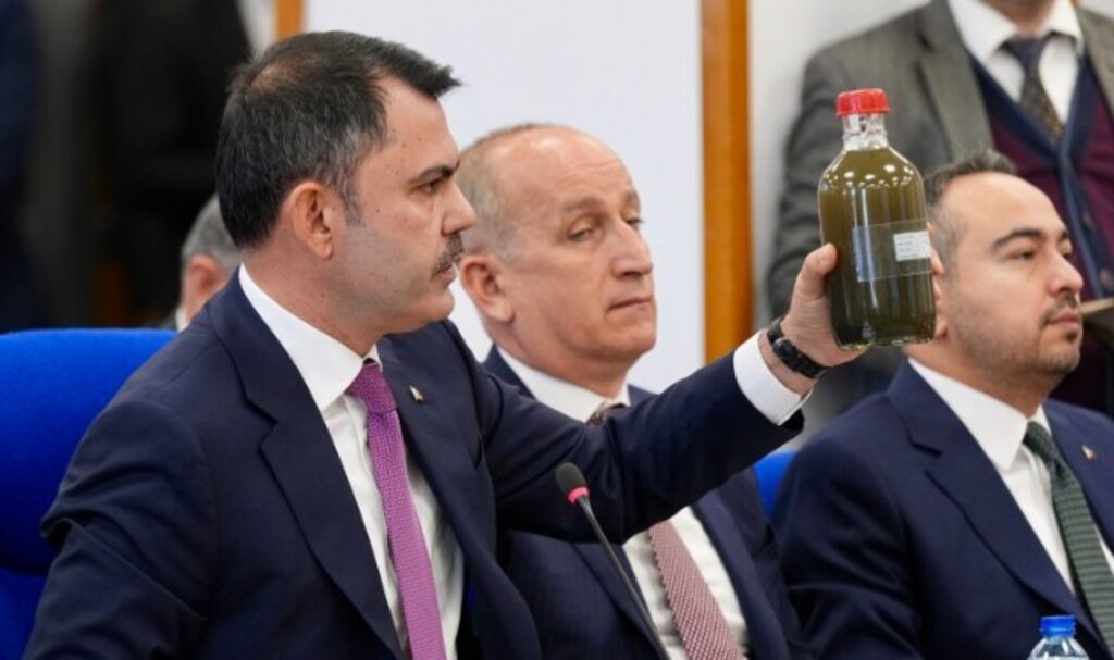 İzmir Körfezi'ndeki Kirlilikle İlgili Bakan Kurum'dan Açıklama