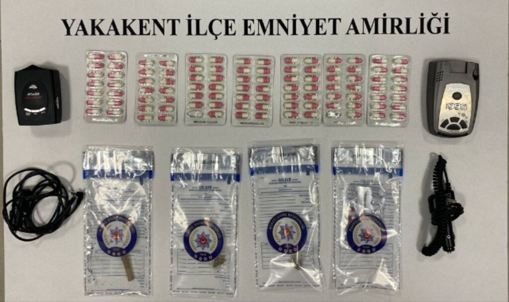Yakakent’te Narko Alan Uygulaması: Uyuşturucu Madde ve Radar Cihazları Ele Geçirildi