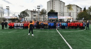 Ankara Büyükşehir Belediyesi’nden 33 halı saha!