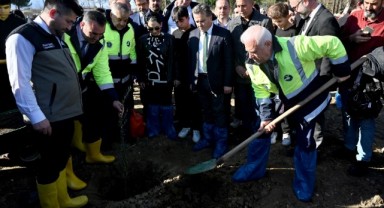 Büyükşehir’le toprak bereketleniyor, çiftçi kazanıyor