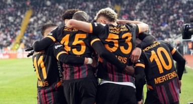 Galatasaray, 10 kişiyle 5 gollü maçta Sivasspor’u devirdi: Zirvede puan farkı yeniden 6